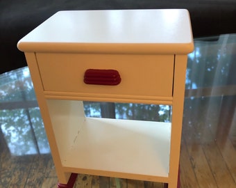 Molly's Nightstand, American Girl, Pleasant Company, Retired, First Version