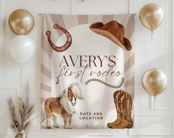 Może przedstawiać: Brązowo-beżowy baner z tekstem "Avery's first rodeo" w brązowym piśmie odręcznym. Baner zawiera również brązowy kowbojski kapelusz, podkowę, brązowego kucyka i parę brązowych kowbojskich butów. Tekst "Date and Location" jest nadrukowany na dole banera w kolorze brązowym.