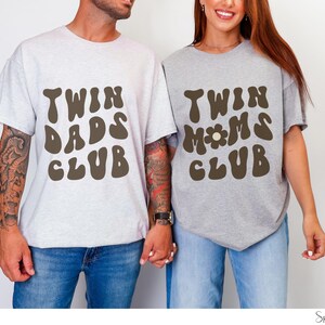 Sudadera para mamá de gemelos, camiseta para papá de gemelos, idea de regalo de cumpleaños para mamá primeriza, camiseta para mamá de gemelos embarazada, regalo para el día de la madre, sudadera para mamá, sudadera con capucha imagen 9
