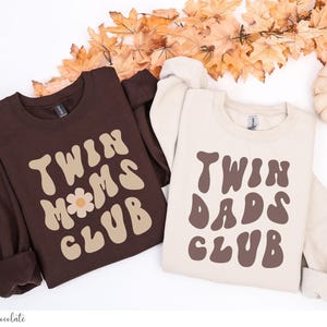 Sudadera para mamá de gemelos, camiseta para papá de gemelos, idea de regalo de cumpleaños para mamá primeriza, camiseta para mamá de gemelos embarazada, regalo para el día de la madre, sudadera para mamá, sudadera con capucha imagen 2
