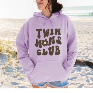 Sudadera para mamá de gemelos, camiseta para papá de gemelos, idea de regalo de cumpleaños para mamá primeriza, camiseta para mamá de gemelos embarazada, regalo para el día de la madre, sudadera para mamá, sudadera con capucha imagen 4