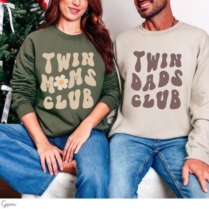 Sudadera para mamá de gemelos, camiseta para papá de gemelos, idea de regalo de cumpleaños para mamá primeriza, camiseta para mamá de gemelos embarazada, regalo para el día de la madre, sudadera para mamá, sudadera con capucha imagen 7