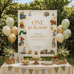 Puede incluir: Un cartel de fondo de cumpleaños con ilustraciones de osos de peluche, una oruga, un velero y un tren. El texto dice: ONE for the books! WELCOME TO OLIVER'S FIRST BIRTHDAY 14TH DECEMBER 2026 NEW YORK. Globos, osos de peluche y pastel presentes.