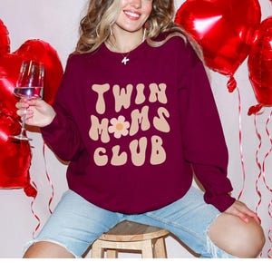 Sudadera para mamá de gemelos, camiseta para papá de gemelos, idea de regalo de cumpleaños para mamá primeriza, camiseta para mamá de gemelos embarazada, regalo para el día de la madre, sudadera para mamá, sudadera con capucha imagen 6
