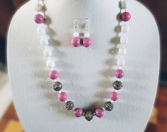 Collar casual de cuentas, rosa / blanco, joyas hechas a mano con pendientes