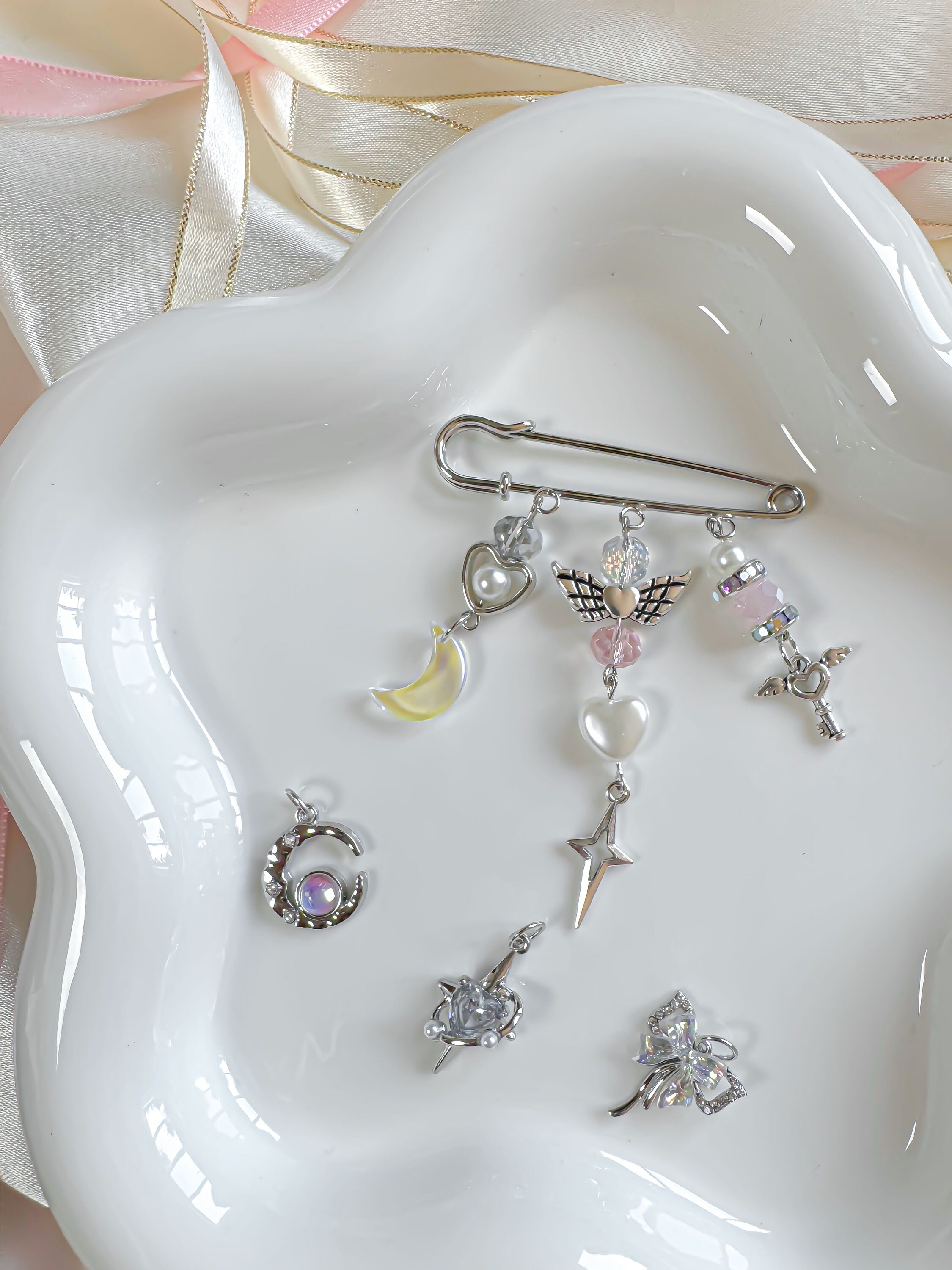 アクセサリーその他 MONDAY EDITION SILVER TASSEL SHOELACE CHARMS(SET) 4BFT386 Designer fashion, Seoul-fully created | W Concept