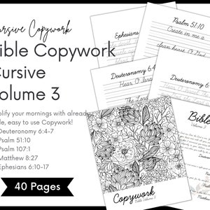 Può includere: Un libro di calligrafia biblica stampabile in bianco e nero con un design floreale sulla copertina. Il libro è intitolato "Bible Copywork Volume 3" e include versi da Deuteronomio, Salmi, Matteo ed Efesini. Il libro ha 40 pagine.