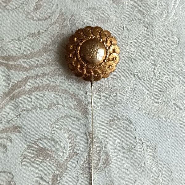 Épingle à Chapeau Vintage Dorée en Laiton. Broche en Métal, Décor Floral Moulé en Relief, Années 1900-Funbroc France