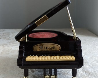 Boite à Musique et à Bijoux Vintage en Forme de Piano avec Ballerine Magnétique. Imitation Laque Noire,Décor Floral-Funbroc France