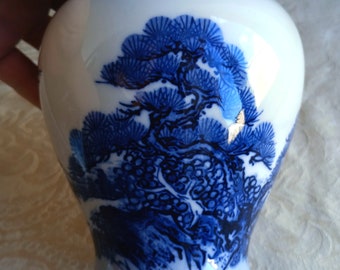 Vase Japonais Vintage en Porcelaine Blanche et Bleue Estampillée Shiroyama. Céramique au Decor Paysage Émaillé-Funbroc France