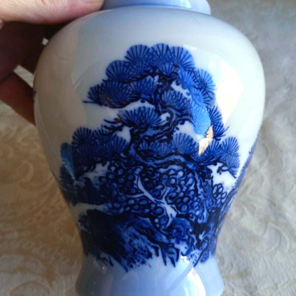 Vase Japonais Vintage en Porcelaine Blanche et Bleue Estampillée Shiroyama. Céramique au Decor Paysage Émaillé-Funbroc France