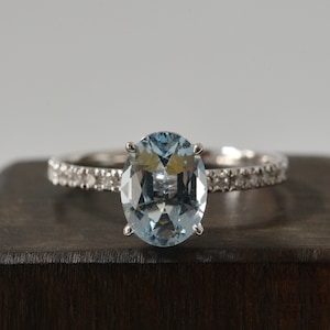 ユニークなアクアマリンエンゲージリングスタックリング1.089カラットオーバルカットアクアマリン結婚指輪18Kソリッドゴールドジェムストーンリング愛のための記念日リング
