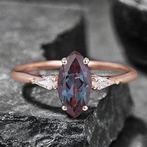 Vintage Marquise Cut Alexandrite Engagement Ring Unique Rose Gold Women Ring Three Stone Promise Ring Color Change Stone Anniversary Ring