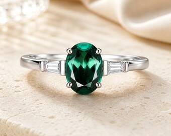 Vintage Emerald Engagement Ring Oval Cut Emerald Ring Green Gemstone Anniversary Ring Solid Gold Unique Emerald Ring for Women