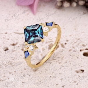 Princess Cut Alexandrite Ring Alexandrite Engagement Ring For Women Vintage Sapphire Promise Ring Color Changing Stone June Birthstone Ring