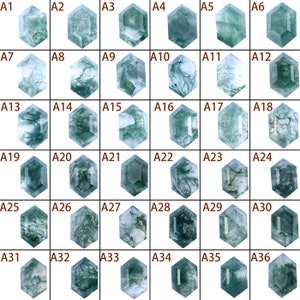 Puede incluir: Treinta y seis cabujones de &aacute;gata verde y blanca, cada uno con un patr&oacute;n y una textura &uacute;nicos. Los cabujones est&aacute;n cortados en forma hexagonal y est&aacute;n dispuestos en seis filas de seis.