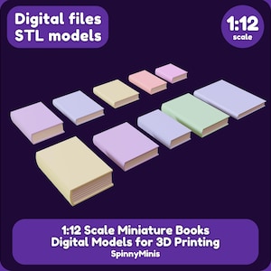 Puede incluir: Una colección de libros en miniatura a escala 1:12 en varios colores pastel, incluyendo amarillo, lavanda, rosa y verde claro. La imagen incluye el texto Digital files STL models, 1:12 scale, y 1:12 Scale Miniature Books Digital Models for 3D Printing SpinnyMinis.