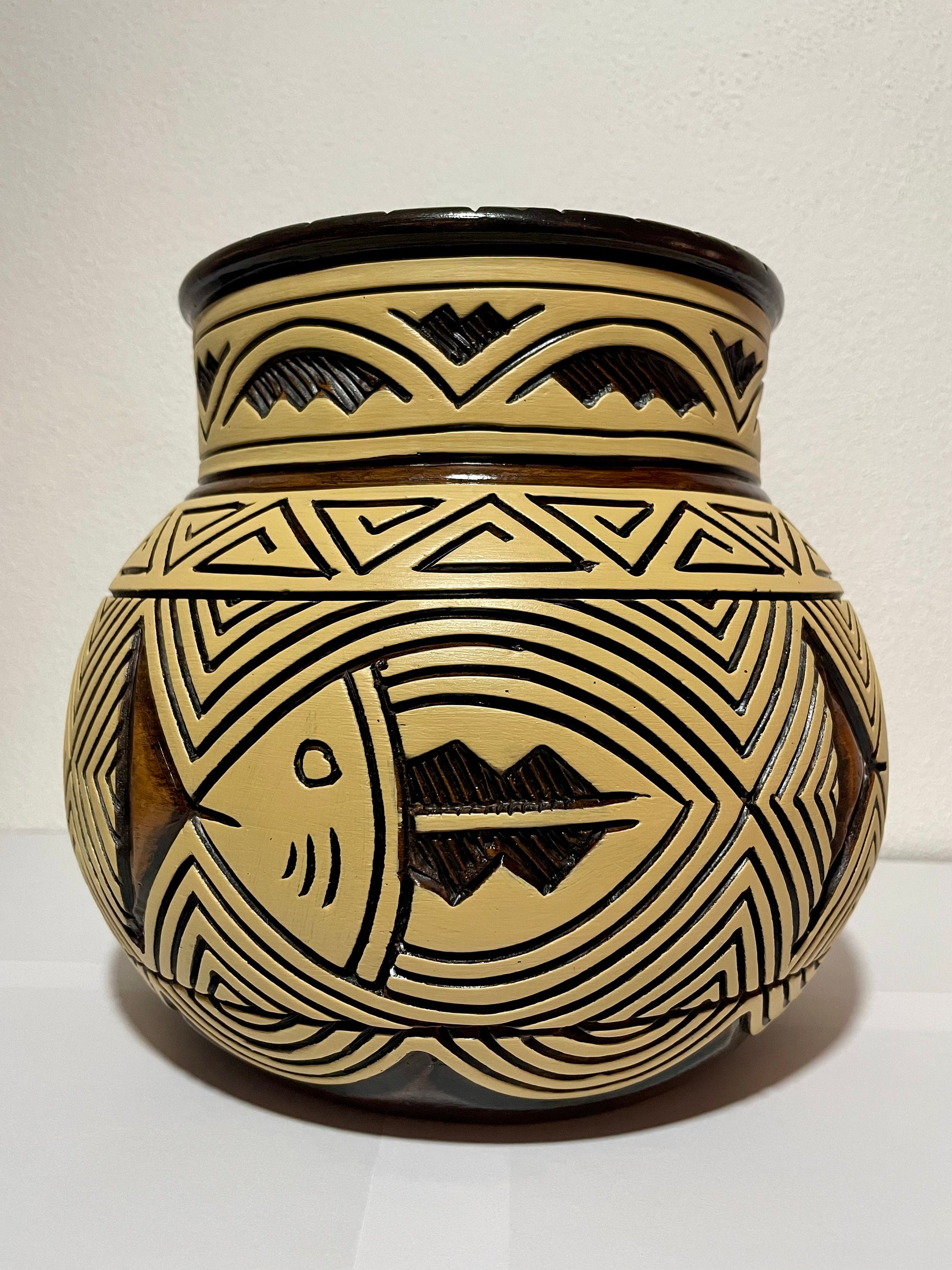 Fine Art Ceramics Tribal folk native Majaro pottery Funeral vase Brazil