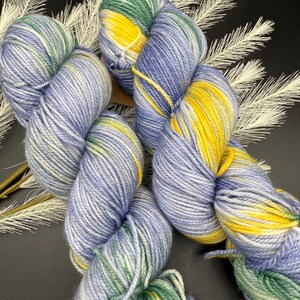 Alpenveilchen handgefärbte Strang Garn, 75 Schurwolle (Merino) / 25 Ramie, 100g / 300m LL, Sport