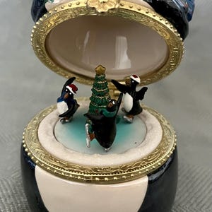 Vintage Christmas Penguin Musical Figurine or Knick Knack