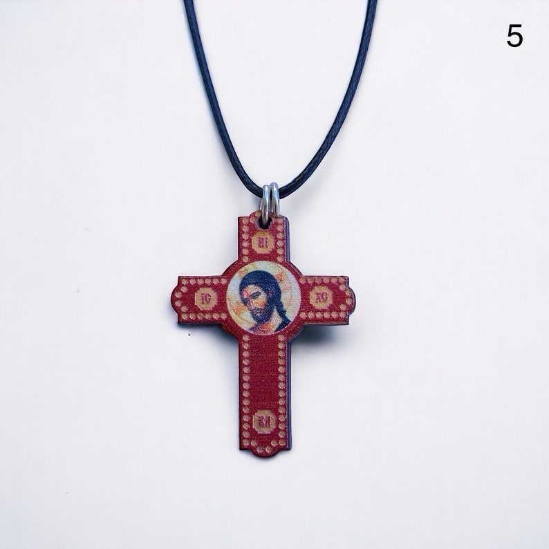 Collier croix en bois Collier unisexe Cadeau religieux Collier de prière Avec Jésus-Christ Collier avec cordon réglable Croix peinte 5