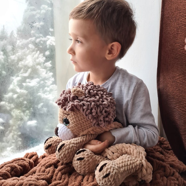 LÖWE Tierliebe, Kuscheltier für Baby, Safari Kinderzimmer Deko, Plüsch Löwe Baby Kuscheldecke, Safari Stofftier Spielzeug