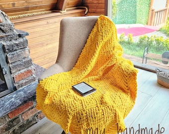 HANDKNIT THROW blanket, Fluffy blanet, Housewarming gift, Fuzzy throw blanket, Chunky handmade blanket, Handknit chunky blanket