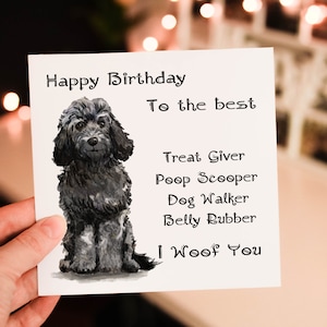 Puede incluir: Una tarjeta blanca con una ilustración en blanco y negro de un perro. La tarjeta dice "Happy Birthday to the best Treat Giver Poop Scooper Dog Walker Belly Rubber I Woof You".