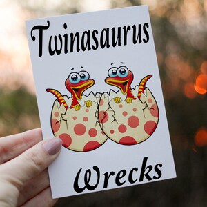 Carte de jumeaux dinosaure, félicitations pour bébés jumeaux, carte bébé jumeaux, carte personnalisée nouveau bébé, carte de jumeaux personnalisée, carte de dinosaure, jumeaux