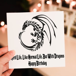 Nerd Life Like Normal Life But With Dragons Geburtstagskarte, Karte für Freund, Humor Geburtstagskarte, personalisierte Karte, D & D benutzerdefinierte Karte