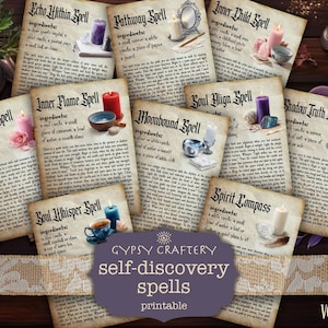 Pu&ograve; includere: Una raccolta di incantesimi di scoperta di s&eacute; stampabili su carta invecchiata. Ogni foglio di incantesimo presenta un titolo, ingredienti e istruzioni, con candele, cristalli e altri oggetti disposti intorno. L'immagine include il testo "GYPSY CRAFTERY self-discovery spells printable".