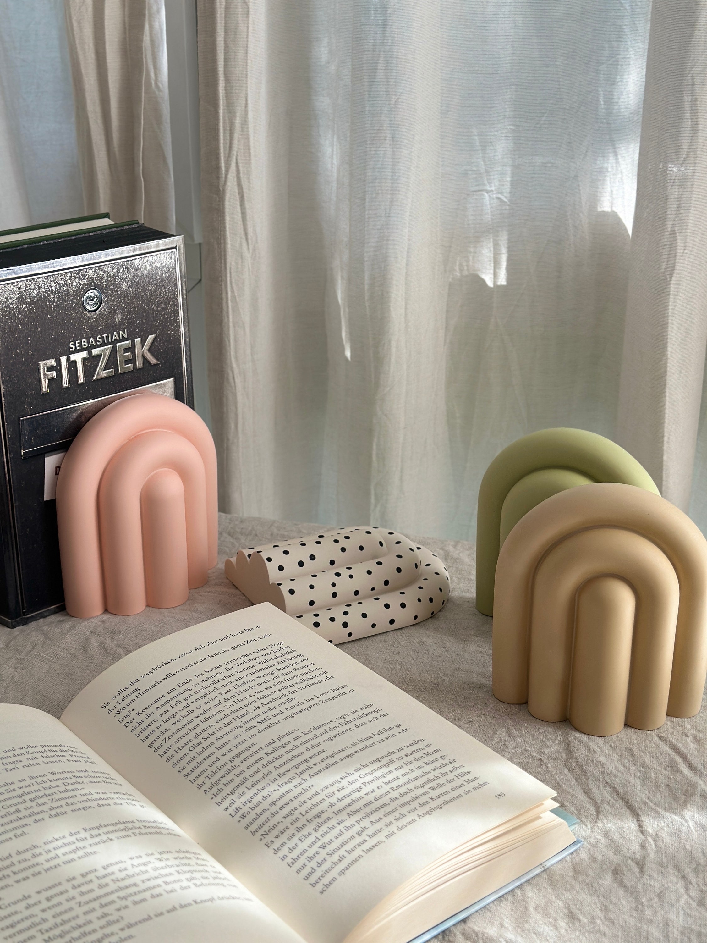 Bookend | Bookend Bow | Bookworms | Jesmonite | handmade | bookshelf | support