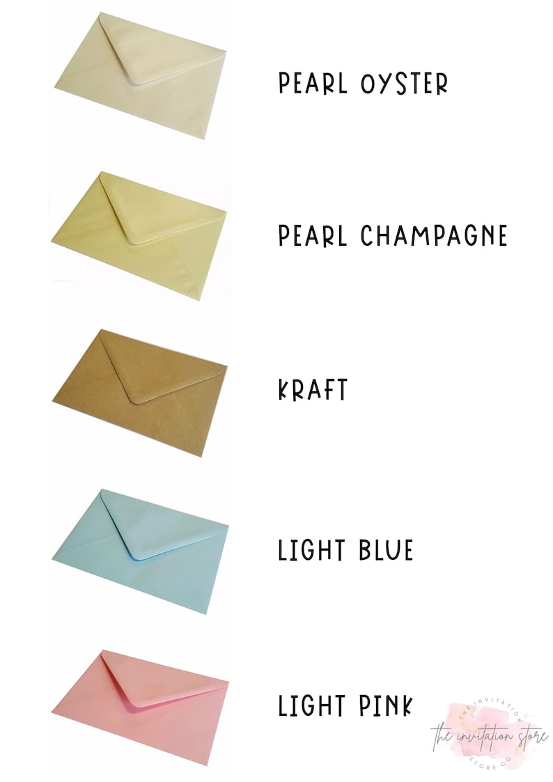 Puede incluir: Cinco sobres de diferentes colores, de arriba a abajo: perla ostra, champ&aacute;n perla, kraft, azul claro y rosa claro. Los sobres son todos del mismo tama&ntilde;o y forma.