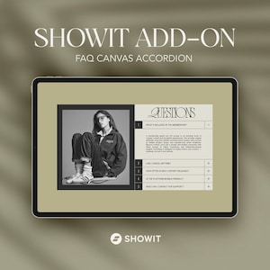 Puede incluir: Una tableta digital muestra un Showit Add-On FAQ Canvas Accordion. La pantalla muestra una foto en blanco y negro de una persona y una sección con el título "PREGUNTAS". El logotipo de Showit está en la parte inferior.