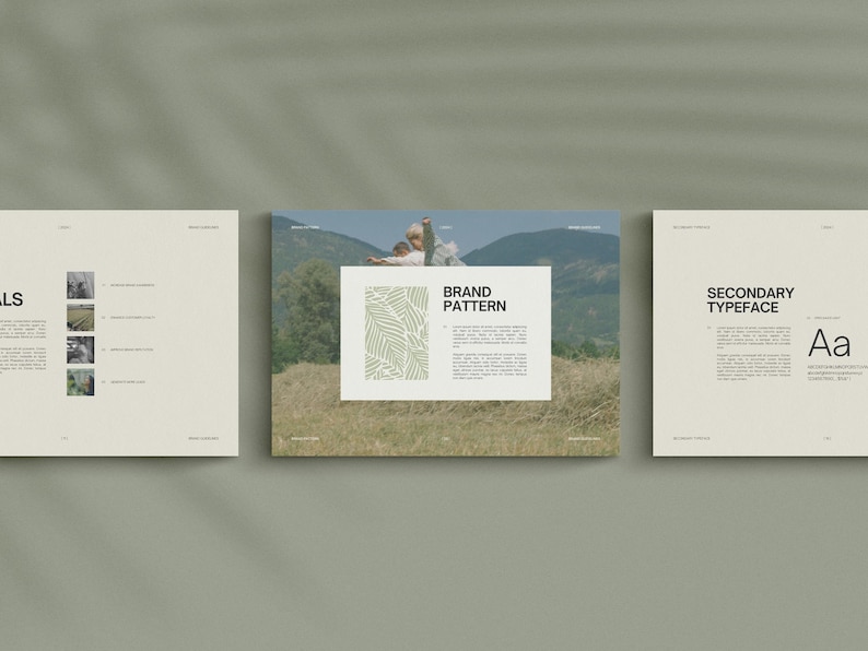 Op de afbeelding: Een merkhandleiding met drie pagina's. De eerste pagina heeft het woord "Details" en een lijst met details. De tweede pagina heeft een foto van twee mensen in een veld met de tekst "Merkpatroon" en een groen bladpatroon. De derde pagina heeft de tekst "Secundaire lettertype" en de letters "Aa" in een ander lettertype.