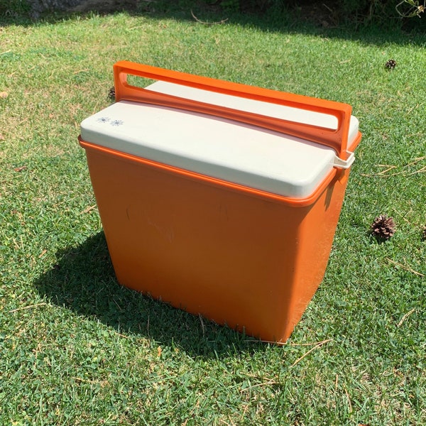 Vintage portable picnic set Curver from 1970s.