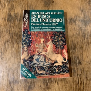 Vintage Spanish Book - En Busca del Unicornio - Juan Eslava Galan