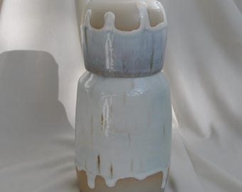 Jarra de cerámica hecha a mano con taza – esmalte color crema con efecto de goteo – jarra de agua para mesita de noche – cerámica minimalista wabi-sabi – pieza única