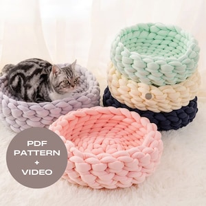 Pet Bed Video Tutorial & Written Knitting Pattern - Chunky Cat Pattern - Hand Crocheting - Multicoloured Pet Bed Pattern