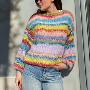 Pull rayé coloré, pull au crochet, pull chaud tricoté à la main, pull oversize, pull unisexe, pull multicolore Pull en mohair image 8