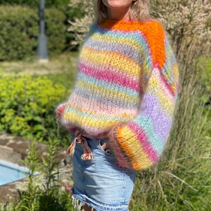 Pull rayé coloré, pull au crochet, pull chaud tricoté à la main, pull oversize, pull unisexe, pull multicolore Pull en mohair image 9