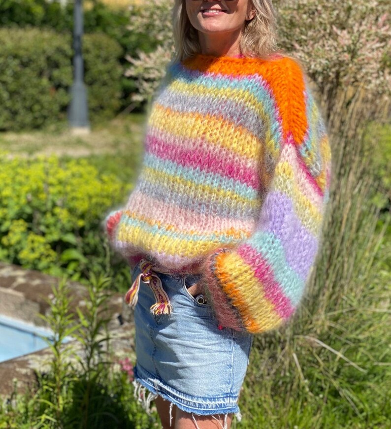 Pull rayé coloré, pull au crochet, pull chaud tricoté à la main, pull oversize, pull unisexe, pull multicolore Pull en mohair image 9