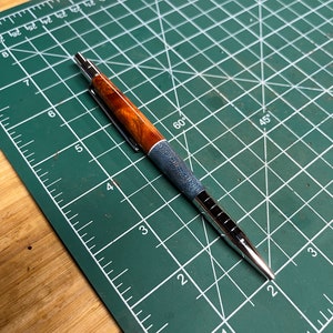 Stylo segmenté Saxa avec loupe d’érable teintée