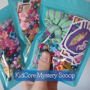 Bolsa da sorte misteriosa inspirada nos anos 90, 80 e 2000 da Kidcore Scoop y2k