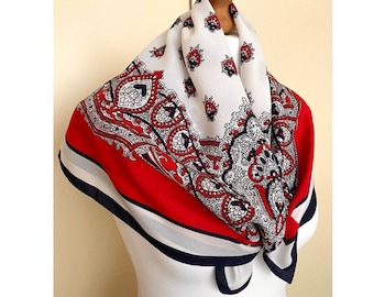 Foulard En Soie Daniel Hechter Lascaux Vintage - Dimensions 87x88 Cm, Couleur Taupe à Motif