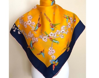 Pañuelo de seda vintage cuadrado con estampado de flores de cerezo Sakura y pájaros de la naturaleza, pañuelo de seda azul marino y amarillo, chal de seta, 34 x 34 pulgadas, 86 x 86 cm