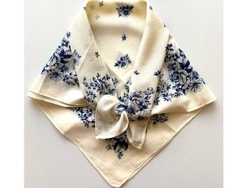 Bandana en coton vintage des années 60, mouchoir floral folklorique crème, bleu marine Baumwolle Bandana Bandana folk rétro, 19 x 19", 48 x 48 cm