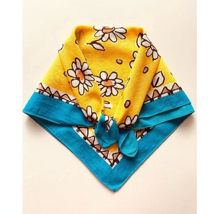 Vintage 60er Jahre Baumwolle Bandana kleines quadratisches Tuch Folklore Blumen Taschentuch Boho Hippie Gelb Türkis Bandana Baumwolle, 19x20&quot;, 49 x 51 cm