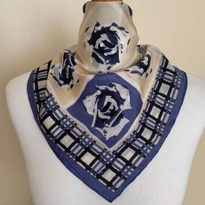 Vintage 90s Silk Bandana Roses Print Handkerchief Pale Blue Cream Ivory Retro Seta Foulard Hairband Handbag Tie, 19,7x19,7"/50x50cm