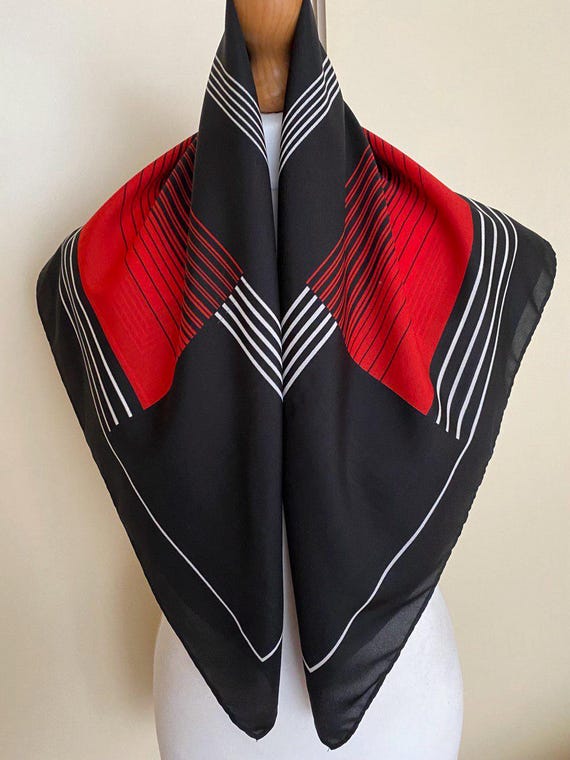 GUESS sciarpa Deesa Logo Foulard Scarf 130X130 Mocha Logo